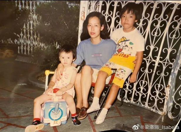 恭喜“豪门弃妇”终于洗白