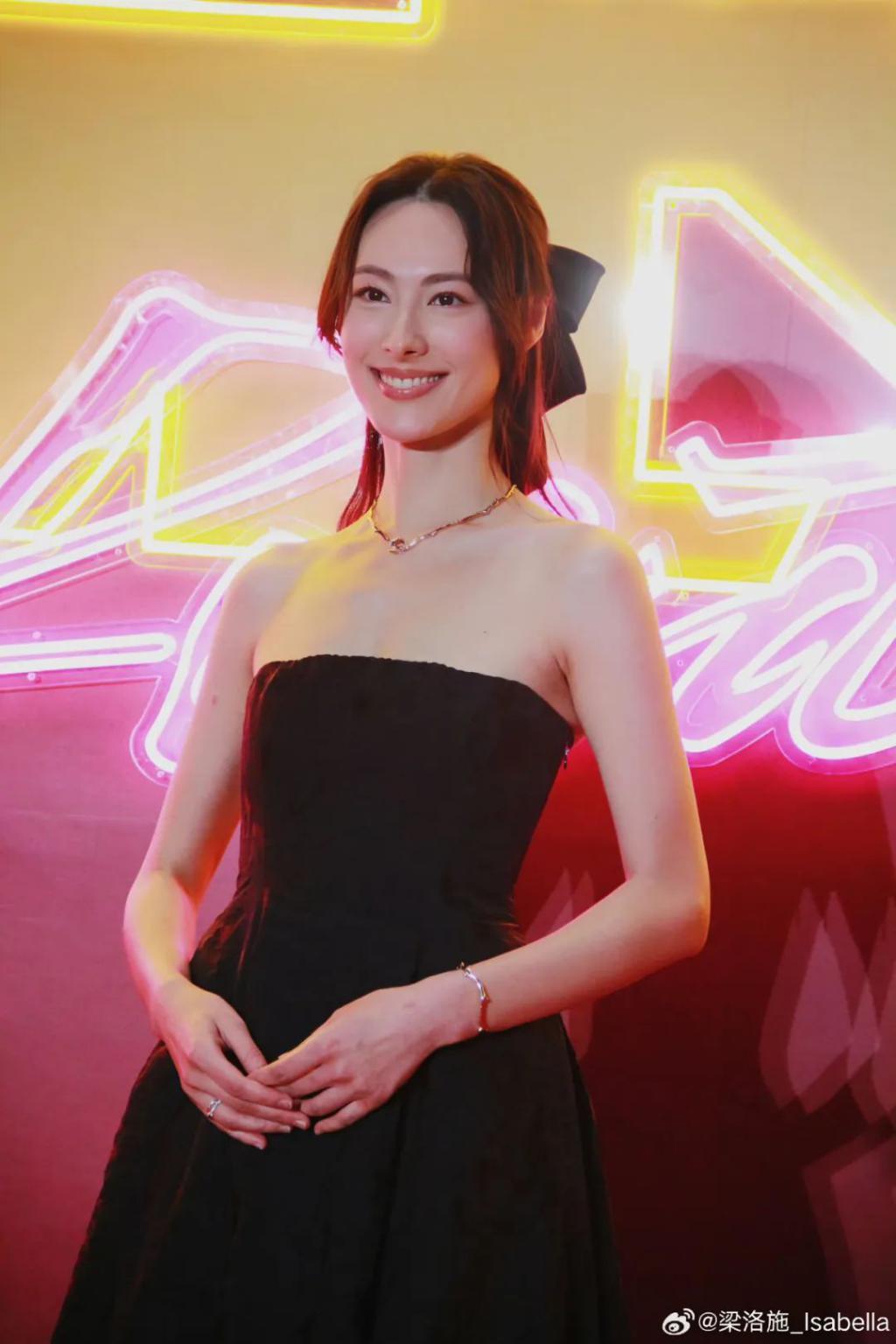 恭喜“豪门弃妇”终于洗白