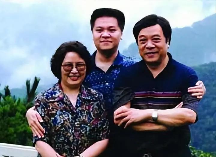 赵忠祥病逝4年，再看遗孀的选择，才知道夫妻俩有多明智