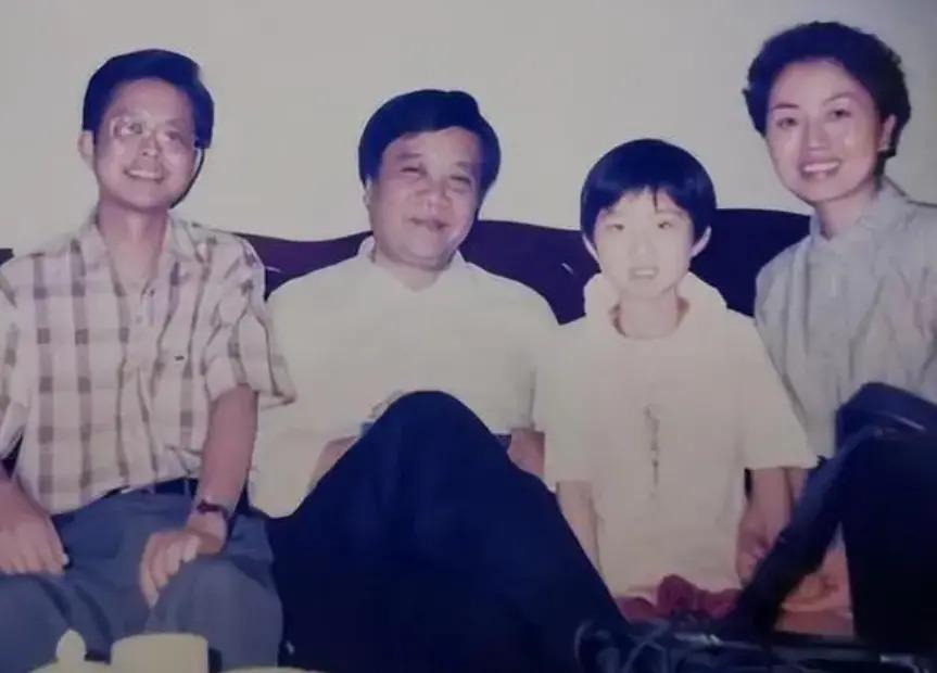 赵忠祥病逝4年，再看遗孀的选择，才知道夫妻俩有多明智