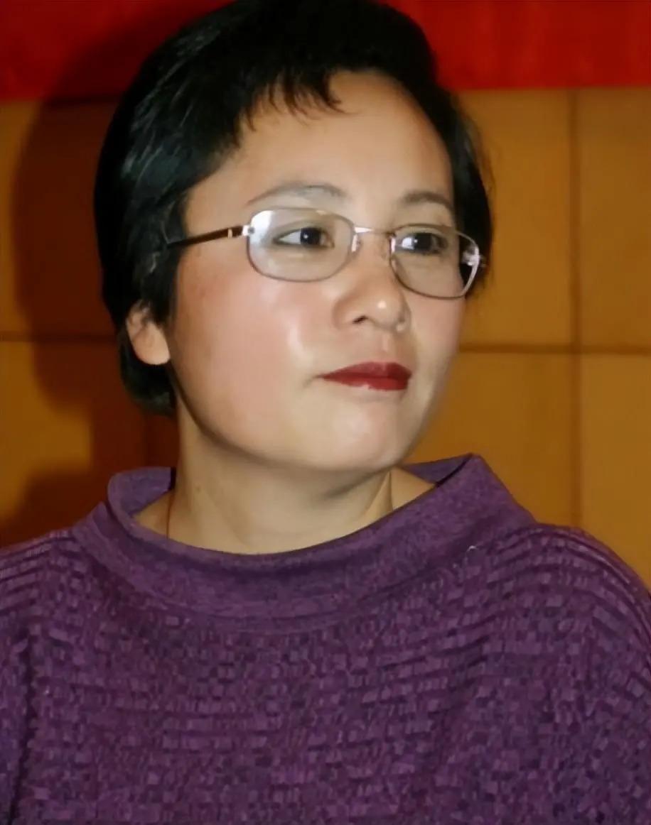 赵忠祥病逝4年，再看遗孀的选择，才知道夫妻俩有多明智