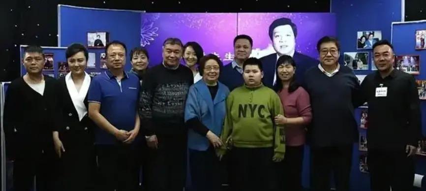 赵忠祥病逝4年，再看遗孀的选择，才知道夫妻俩有多明智