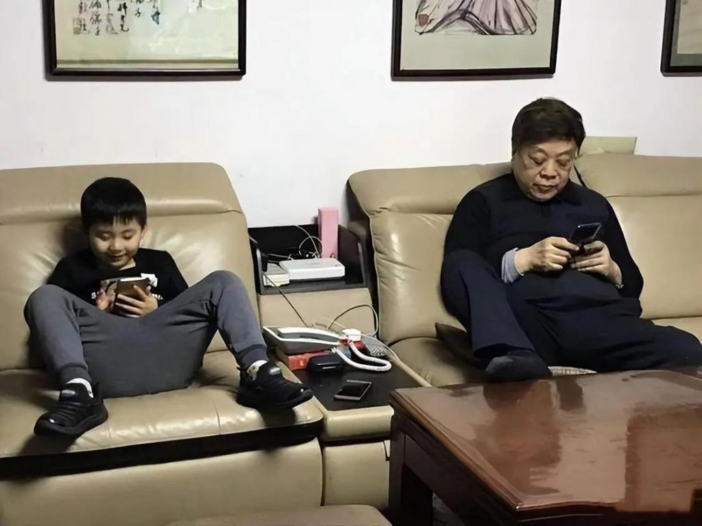 赵忠祥病逝4年，再看遗孀的选择，才知道夫妻俩有多明智