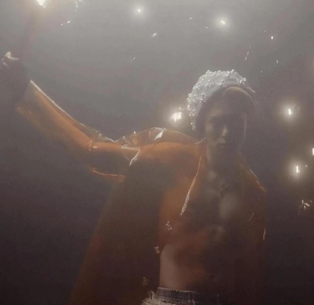 王鹤棣新封卖出近800万,大粉催销量惹争议