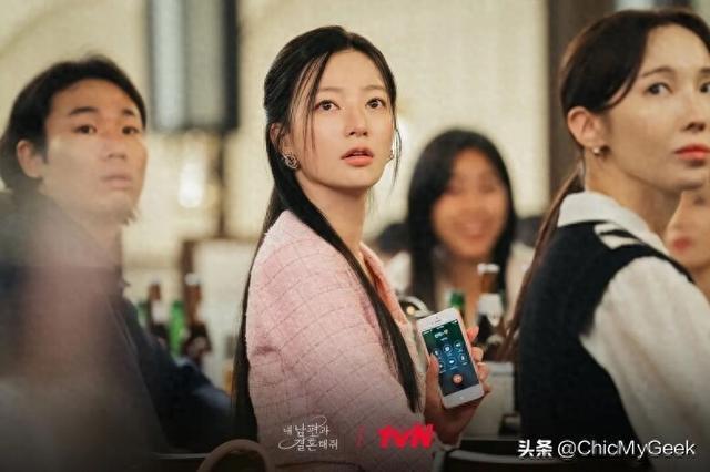37岁都没红的她，靠“抢闺蜜老公最强小三”一夕爆火！
