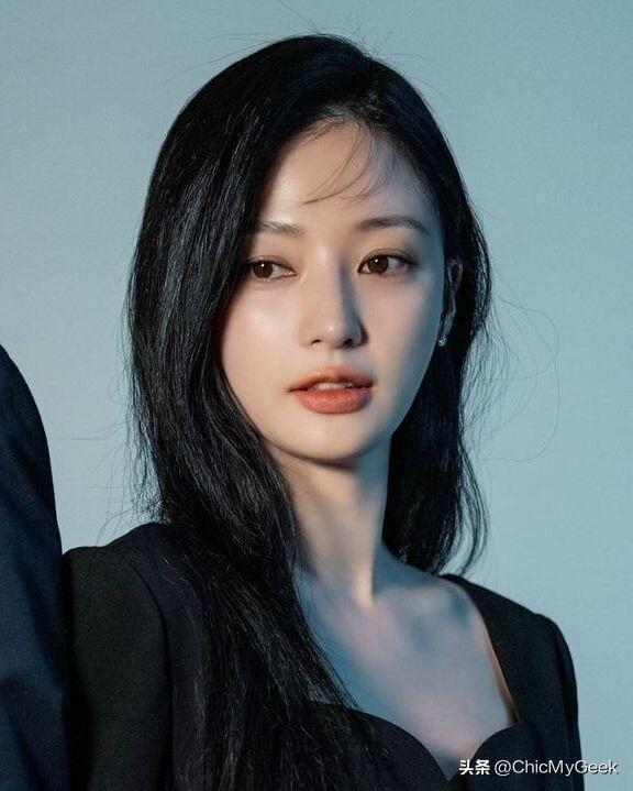 37岁都没红的她，靠“抢闺蜜老公最强小三”一夕爆火！