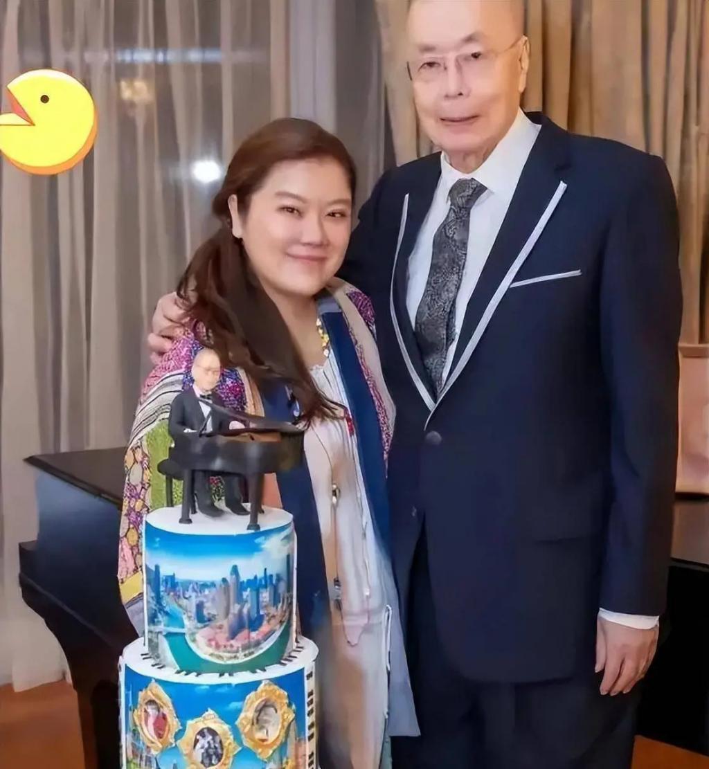 84岁刘诗昆晒全家福，秀3岁女儿跟儿子，还在期待3胎