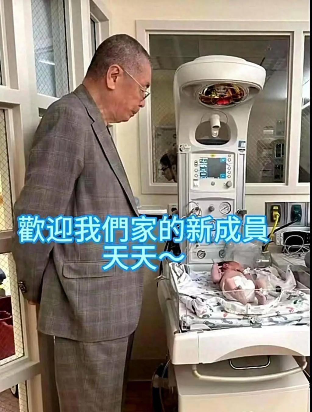 84岁刘诗昆晒全家福，秀3岁女儿跟儿子，还在期待3胎