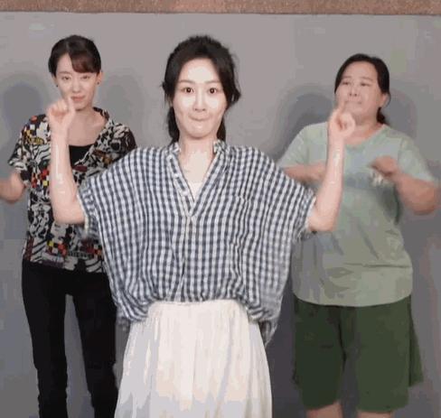 杨紫《热辣滚烫》造型略显僵硬，靠春节档开启电影之路？