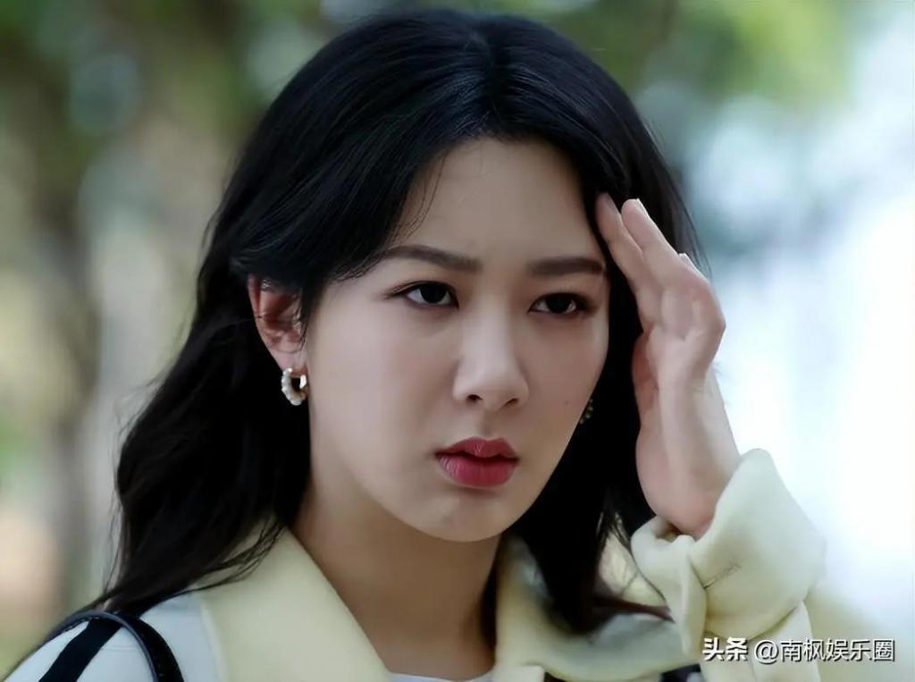 杨紫《热辣滚烫》造型略显僵硬，靠春节档开启电影之路？