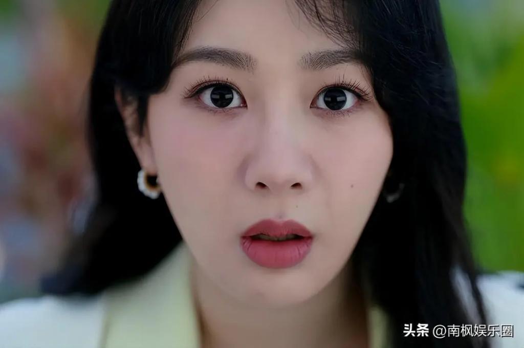 杨紫《热辣滚烫》造型略显僵硬，靠春节档开启电影之路？