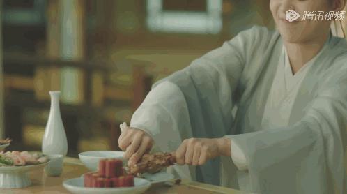 杨紫《热辣滚烫》造型略显僵硬，靠春节档开启电影之路？