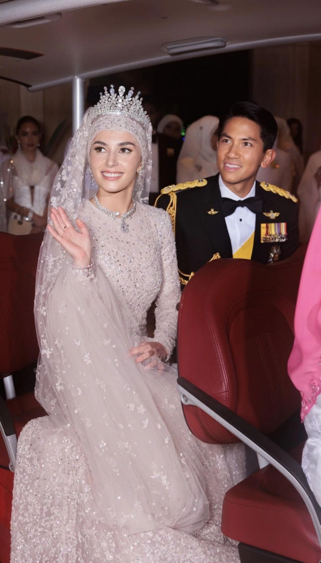 顶豪王室里网红王子大婚,美若天仙的王妃什么来头?