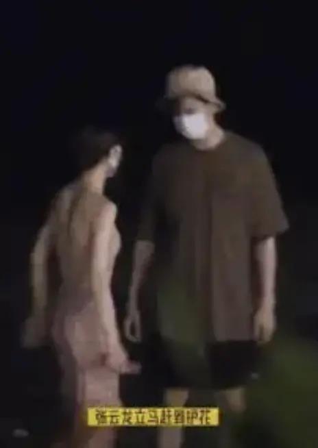 因戏生情？《奔跑人生》钟楚曦侯雯元cp假戏真做？