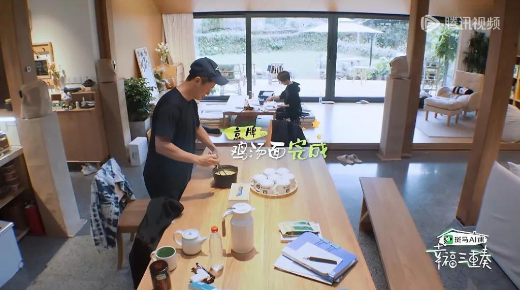 恭喜，吴京终于“塌房”了