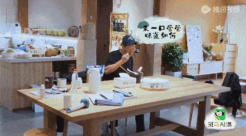 恭喜，吴京终于“塌房”了