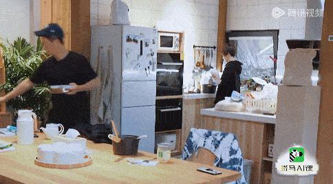 恭喜，吴京终于“塌房”了