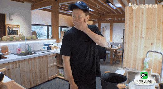 恭喜，吴京终于“塌房”了