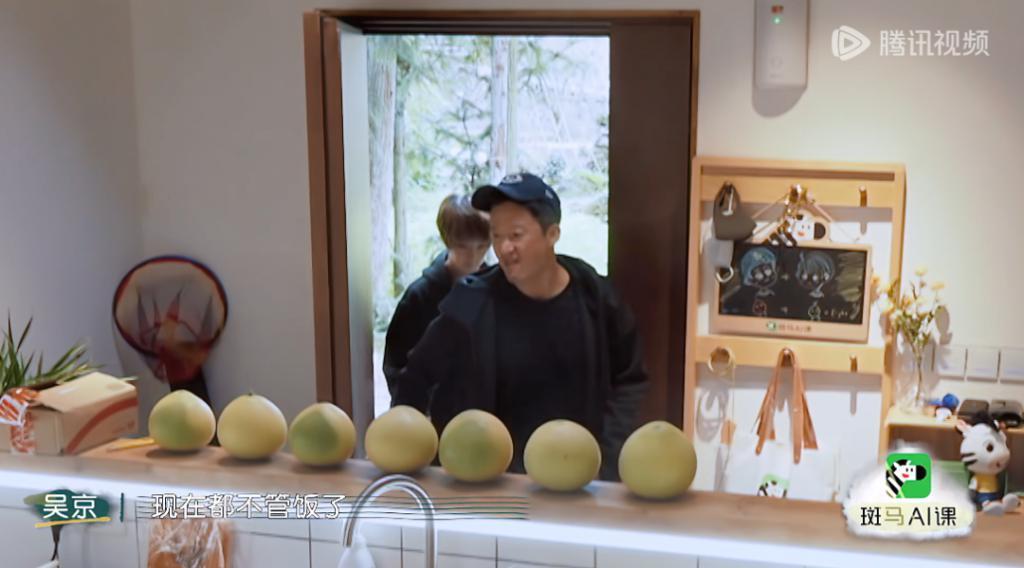 恭喜，吴京终于“塌房”了