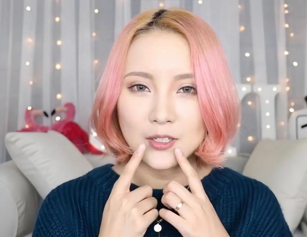 乖乖女的微笑唇，是谁还在吹