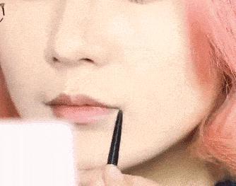 乖乖女的微笑唇，是谁还在吹