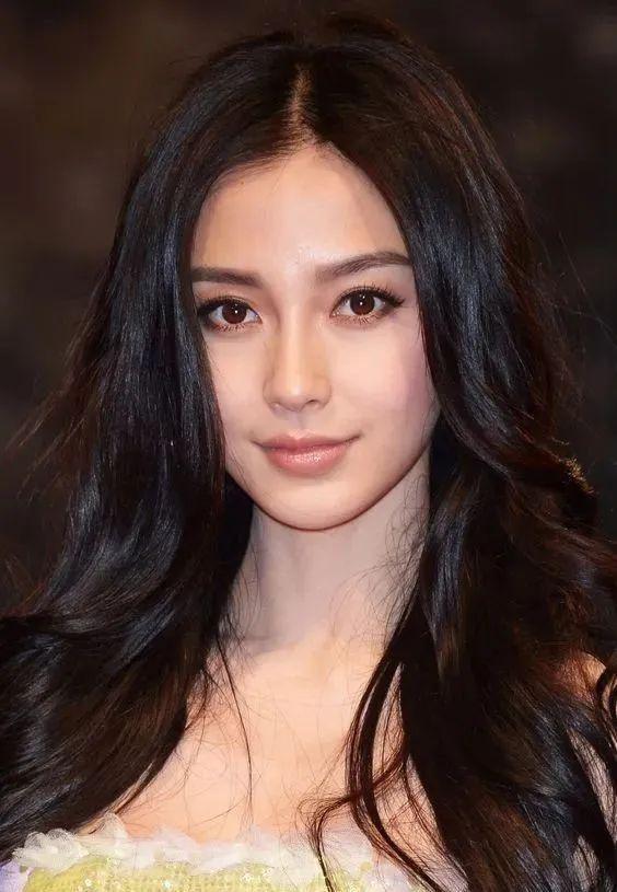 乖乖女的微笑唇，是谁还在吹