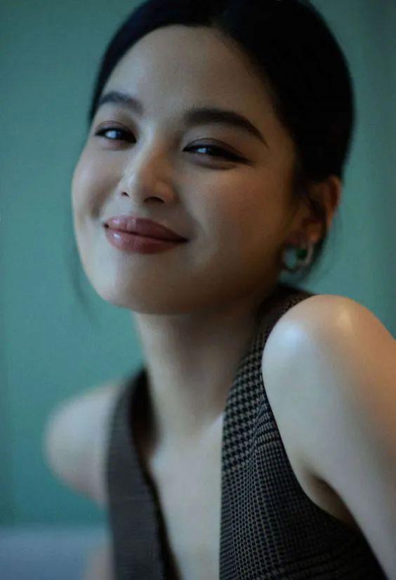 乖乖女的微笑唇，是谁还在吹