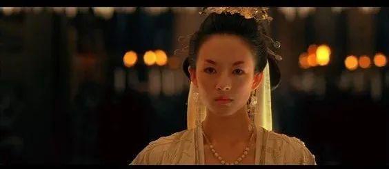 乖乖女的微笑唇，是谁还在吹