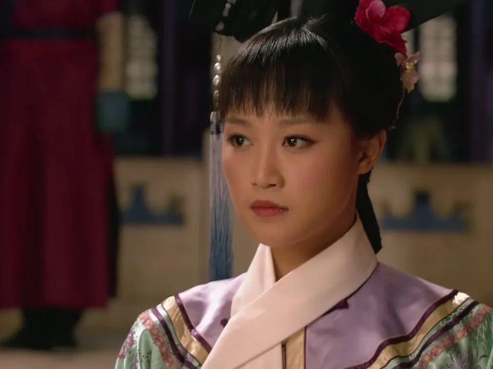 乖乖女的微笑唇，是谁还在吹