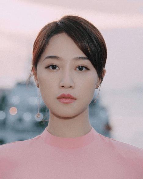 乖乖女的微笑唇，是谁还在吹