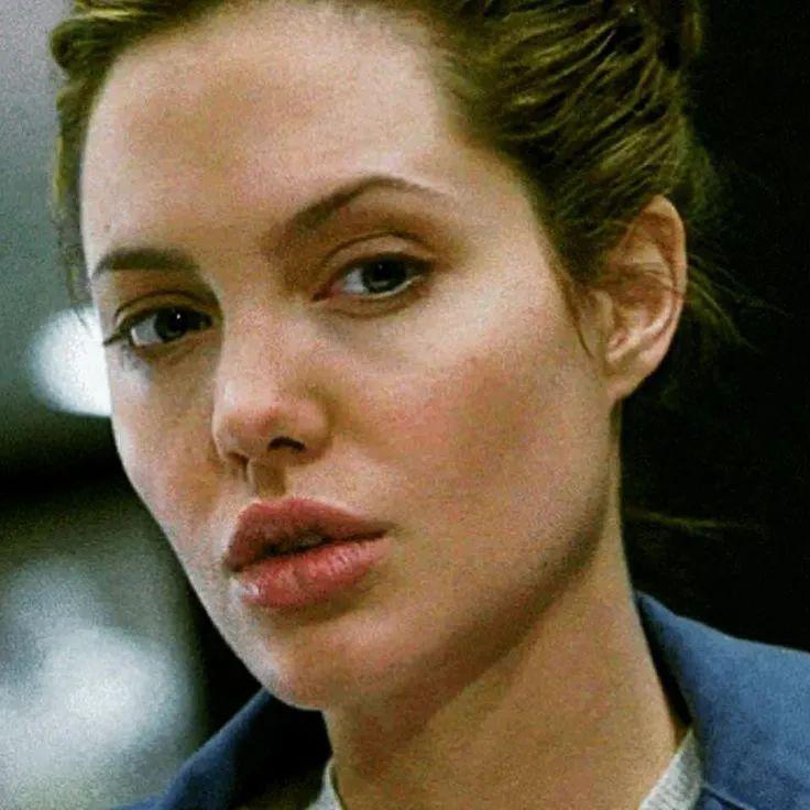 乖乖女的微笑唇，是谁还在吹