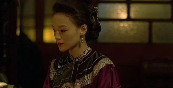 乖乖女的微笑唇，是谁还在吹