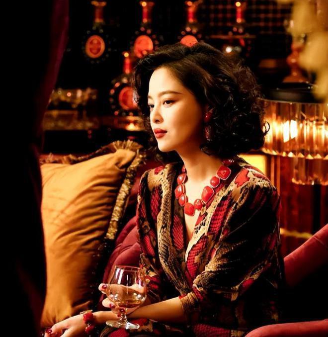 《繁花》李李：一生两个男人都爱而不得，结局出家让网友们意难平