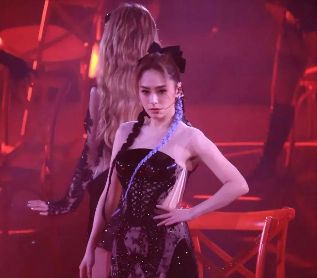 当阿娇跟阿Sa站在一起，我才明白，什么叫顶级骨相