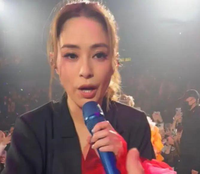 当阿娇跟阿Sa站在一起，我才明白，什么叫顶级骨相