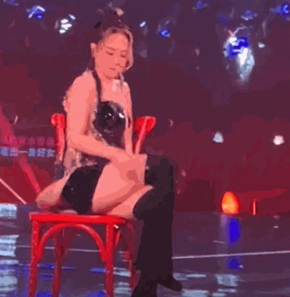 当阿娇跟阿Sa站在一起，我才明白，什么叫顶级骨相