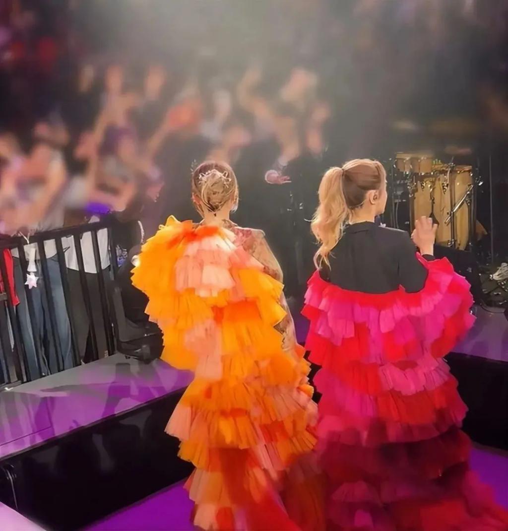 当阿娇跟阿Sa站在一起，我才明白，什么叫顶级骨相