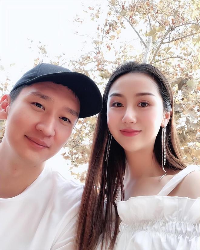 曝52岁汪峰娶陈露！两人逛街被偶遇，女方社交账号曝光，汪峰否认