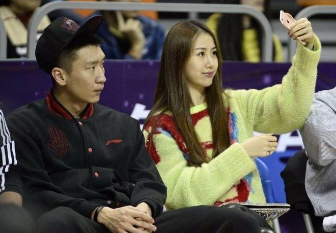 曝52岁汪峰娶陈露！两人逛街被偶遇，女方社交账号曝光，汪峰否认