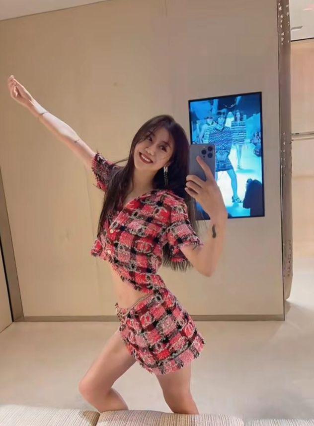 曝52岁汪峰娶陈露！两人逛街被偶遇，女方社交账号曝光，汪峰否认