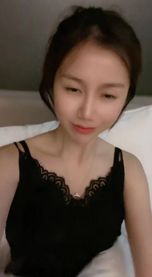 曝52岁汪峰娶陈露！两人逛街被偶遇，女方社交账号曝光，汪峰否认