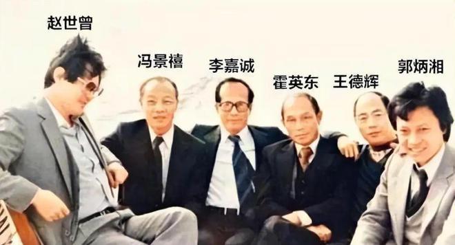87岁香港富豪晒豪宅，一生不婚却有3个子女，身边不缺年轻女友