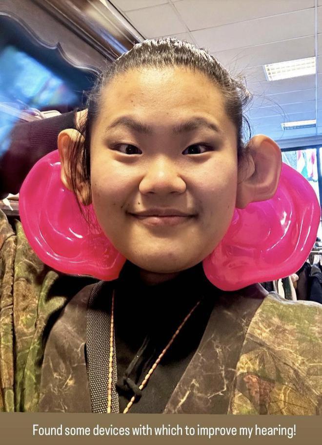 毕福剑27岁女儿毕凌罕晒素颜照，瘦了一圈显秀气，造型越来越淑女