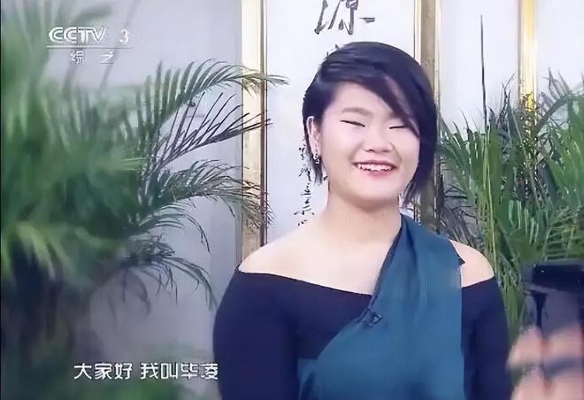毕福剑27岁女儿毕凌罕晒素颜照，瘦了一圈显秀气，造型越来越淑女