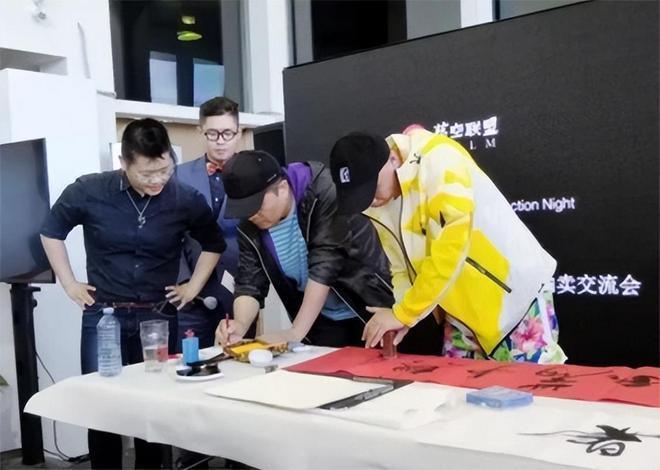 毕福剑27岁女儿毕凌罕晒素颜照，瘦了一圈显秀气，造型越来越淑女