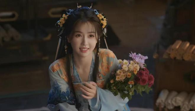 永夜星河：虞书欣不夹了，陈都灵不土了，我却被43岁阿娇惊艳了