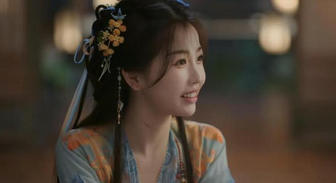 永夜星河：虞书欣不夹了，陈都灵不土了，我却被43岁阿娇惊艳了