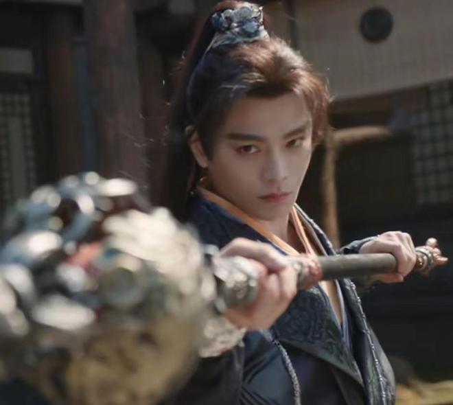 永夜星河：虞书欣不夹了，陈都灵不土了，我却被43岁阿娇惊艳了