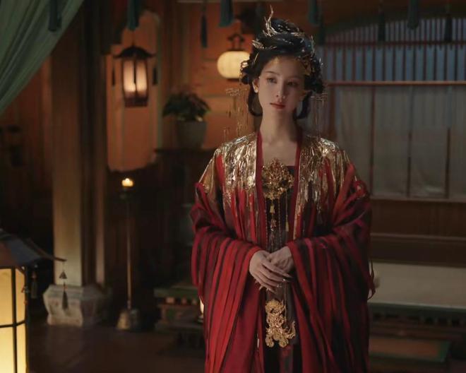 永夜星河：虞书欣不夹了，陈都灵不土了，我却被43岁阿娇惊艳了