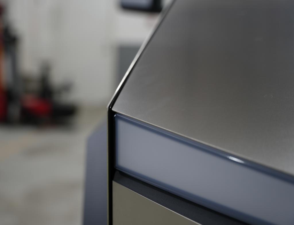 我替你们去看了看Cybertruck，这车真的是大到离谱。